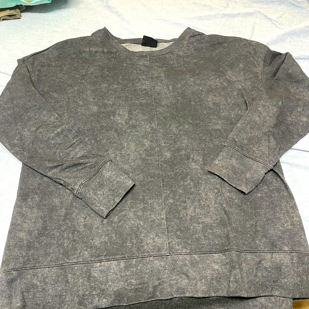 32 Degrees sweatshirt